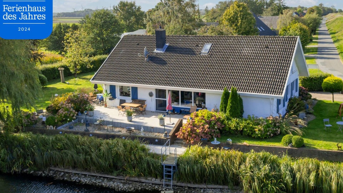 Balje House | barrier-free, private bathing lake, vacation with dogs, wellness, relaxation