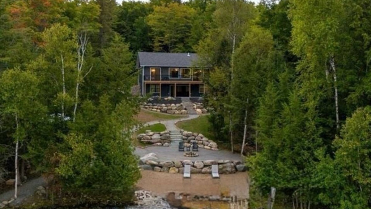 Madawaska Valley Cottage | Barry’s Bay 5 bedroom , beautiful sunsets, private Beach, Hot Tub and Sauna