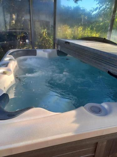 Neffes House | Bas de villa, 2 terrasses, piscine, SPA, sauna.