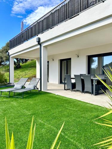 Bastelicaccia Apartment | Bas de villa avec jardin idéalement situé entre Ajaccio et Porticcio