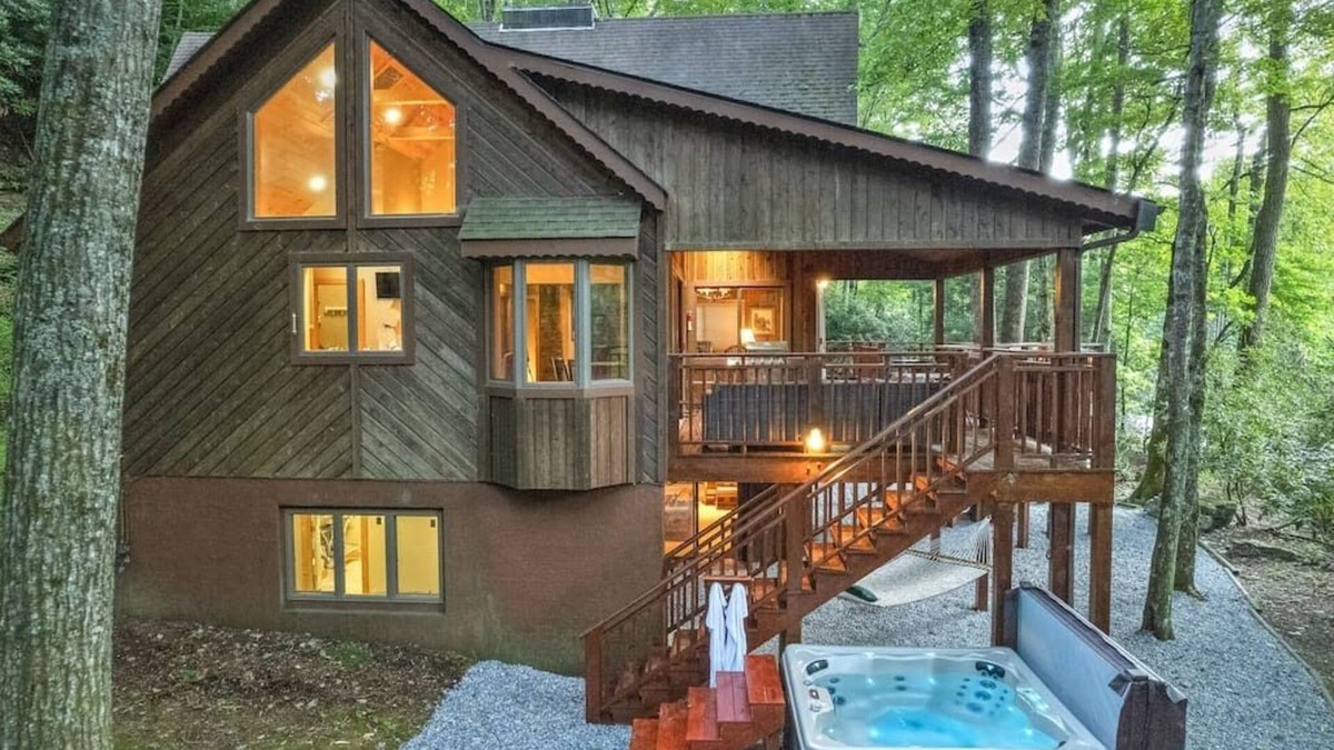 Burnsville Cabin | Basecamp Cabin: RIVER . FISH . HIKE . RELAX