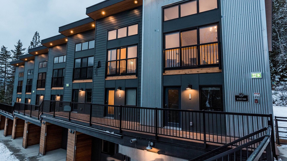 Revelstoke Hotel | Basecamp Resorts Revelstoke I 2 x One Bedroom Suite