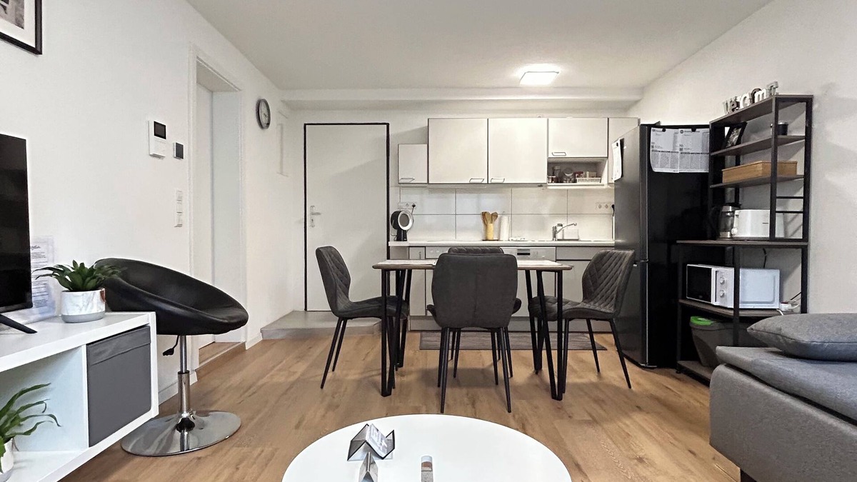 Remseck am Neckar Apartment | Basement apartment | Modern | Netflix | Parking space