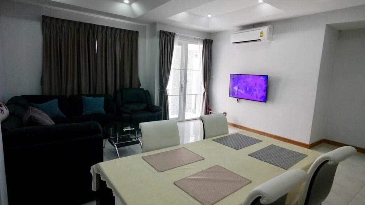 Old City House | Basic Line Home in Chiang mai in the old Town, 4 Bed Rooms, 5 Bath Rooms, Kichen
