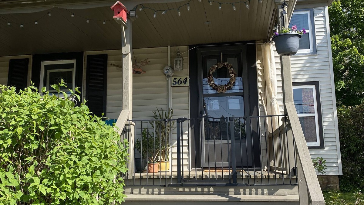 Cornwallis House | Basin view home w/art studio - steps to beach