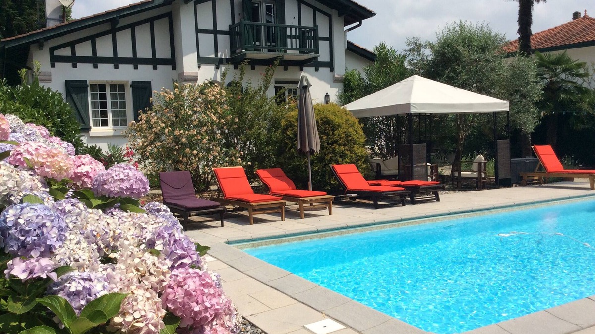 Cambo-les-Bains Villa | Basque Country, typical house between ocean and mountains