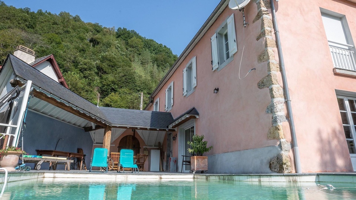 Sainte-Engrace House | Basque house with swimming pool in Sainte Engrace