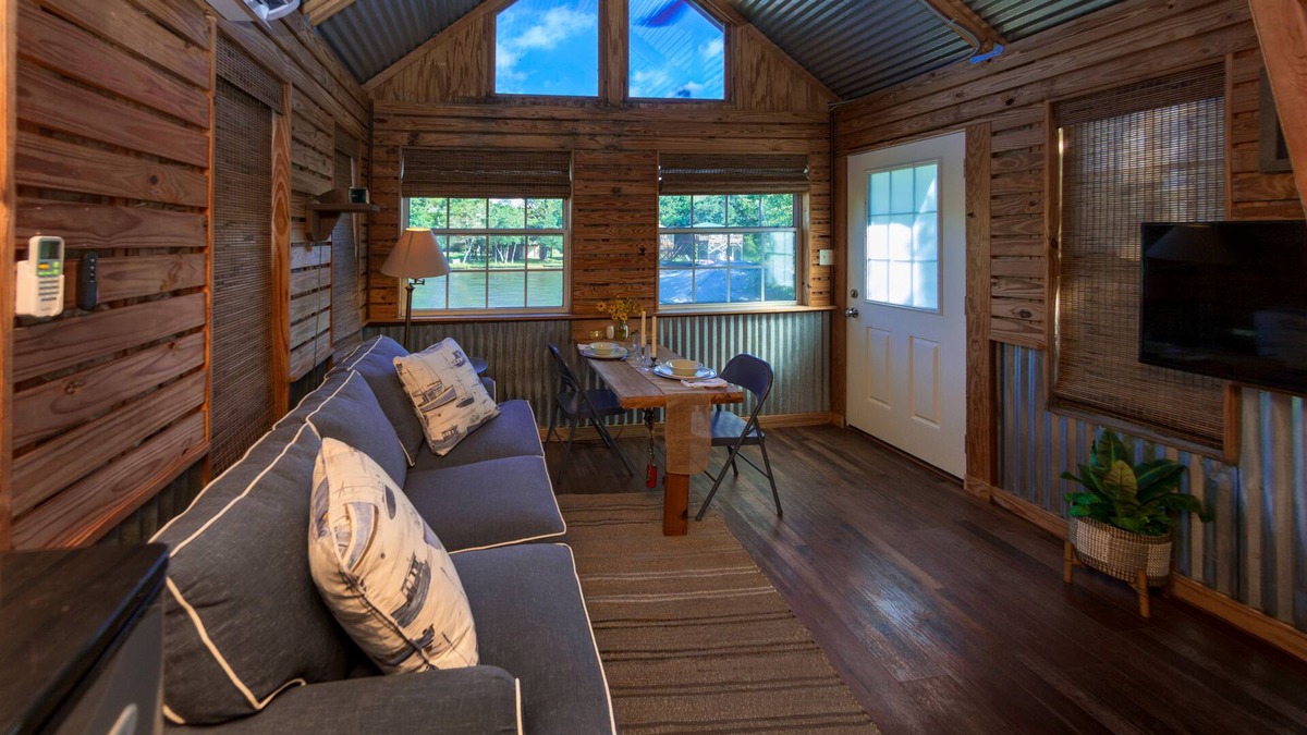 Fairhope Cabin | Bass-kin on the RIver-Tiny House in F'hope-Waterfront-Kayaks-38min to Gulf