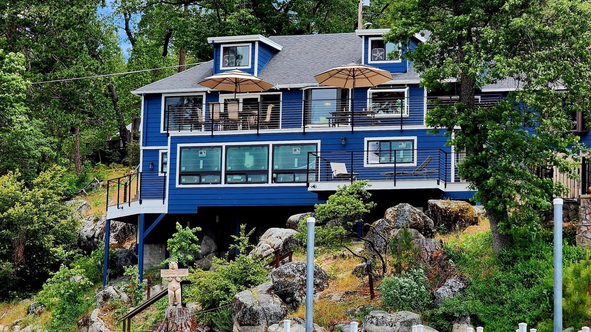 Bass Lake Cabin | Bass Lakefront Luxury w/private dock and game/bar room