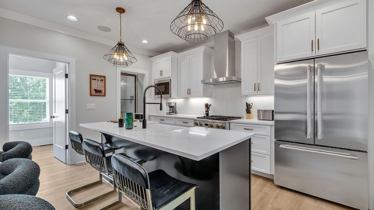 Berry Hill Cottage | Bass - Private Rooftop - 8 Mins to Broadway