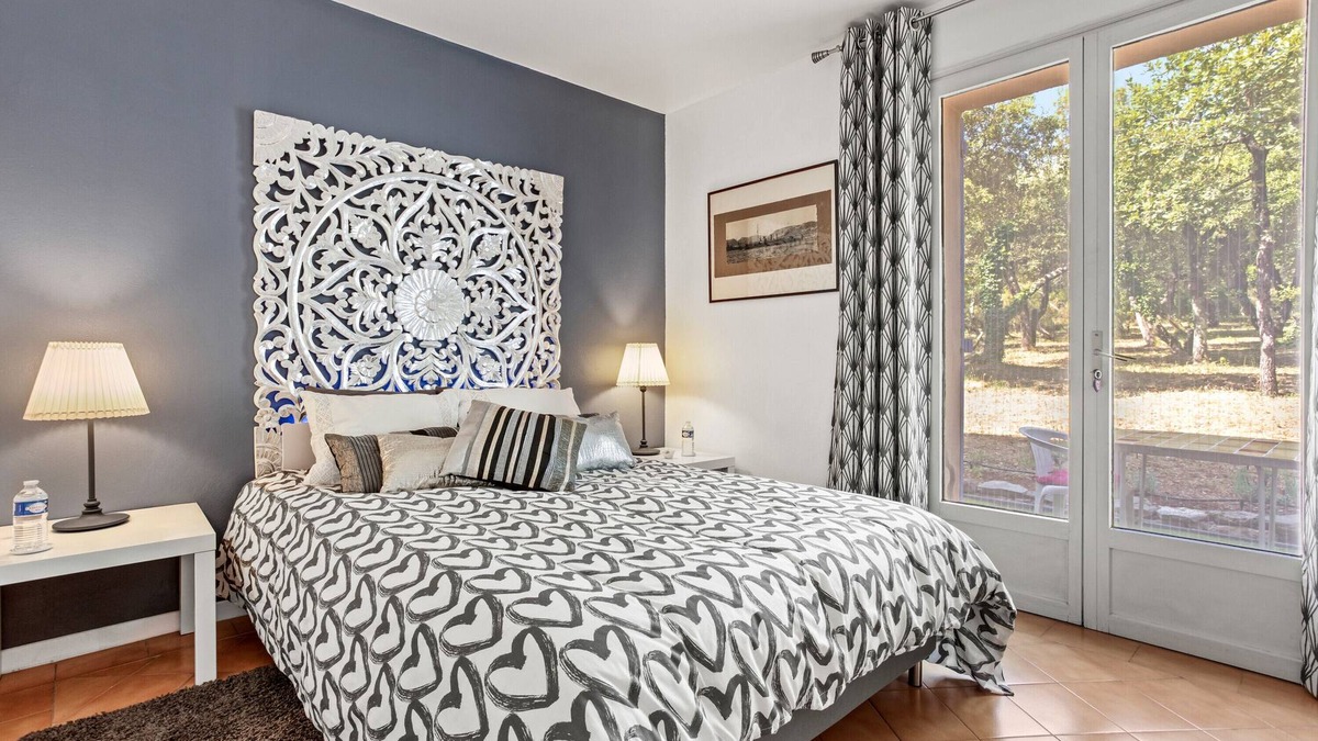 La Roquebrussanne Bed & Breakfast | Bastide Lou Pèbre d'Aï - Lavender Scent
