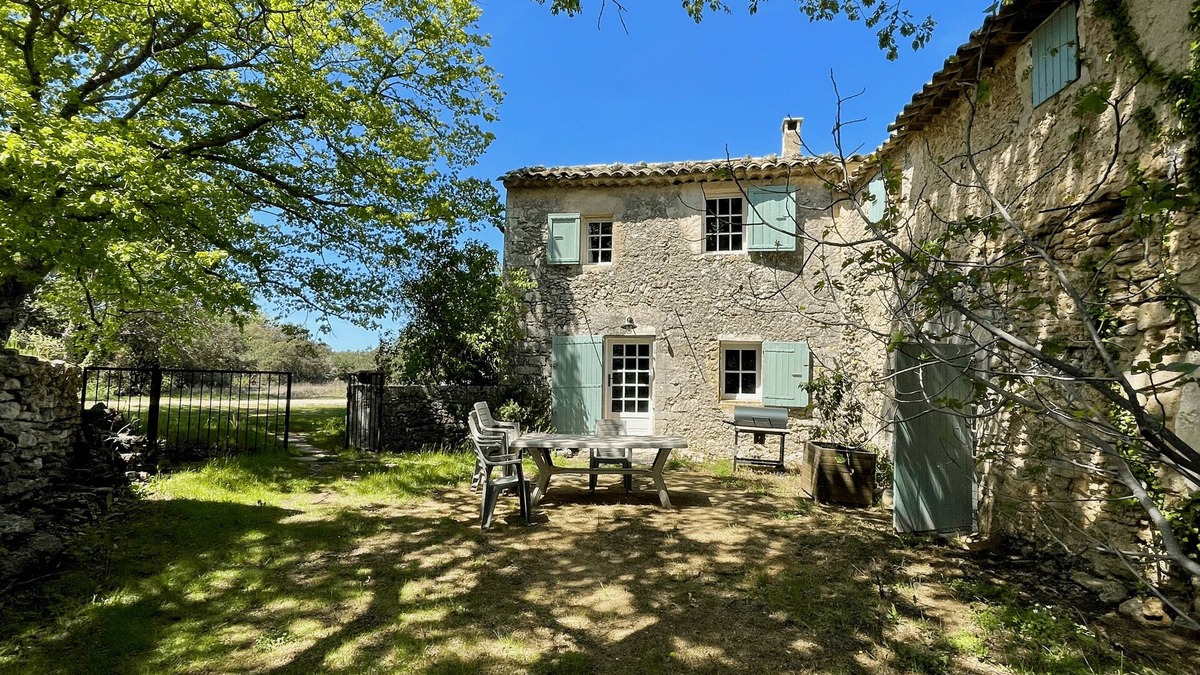 Buoux Other | Bastide Provençale facing the Grand Luberon
