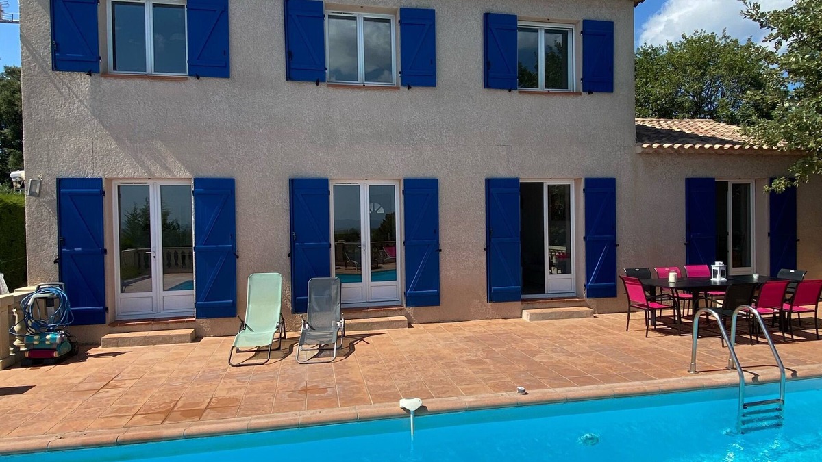 Flayosc Villa | Bastide with private pool ideally located between St Tropez and G. Du Verdon.