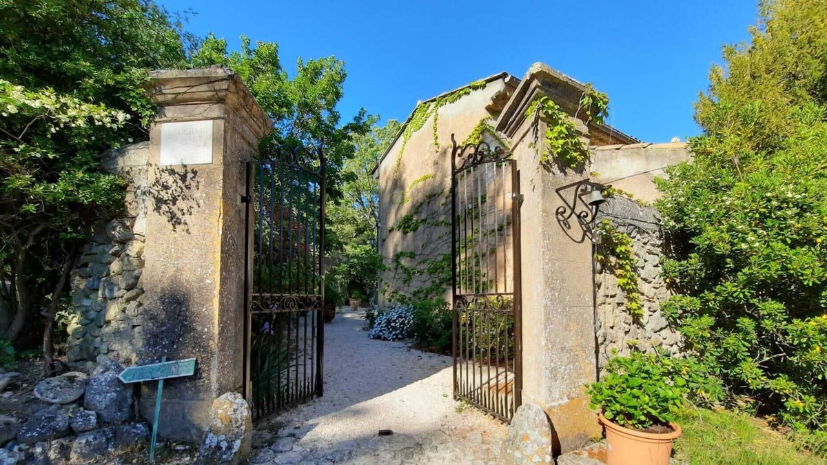 Est House | Bastide XVIII in a park with century-old trees and swimming pool