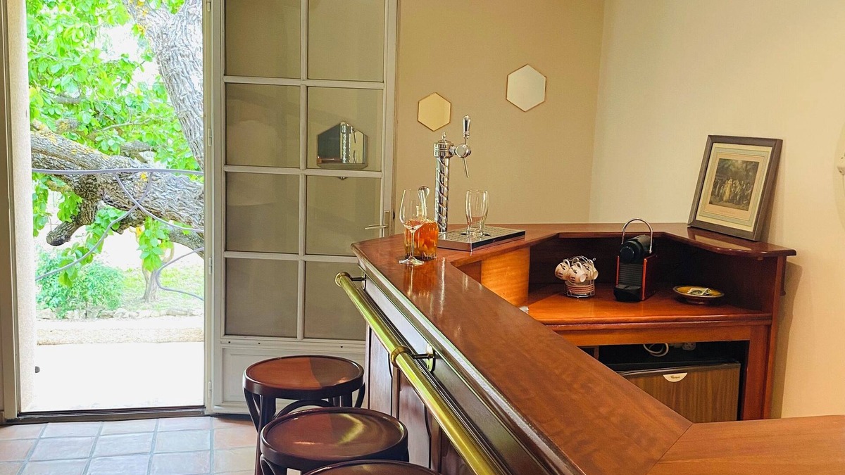 Meyreuil House | Bastidon in the middle of vineyards near Aix en Provence, silence, relaxation and swimming pool.
