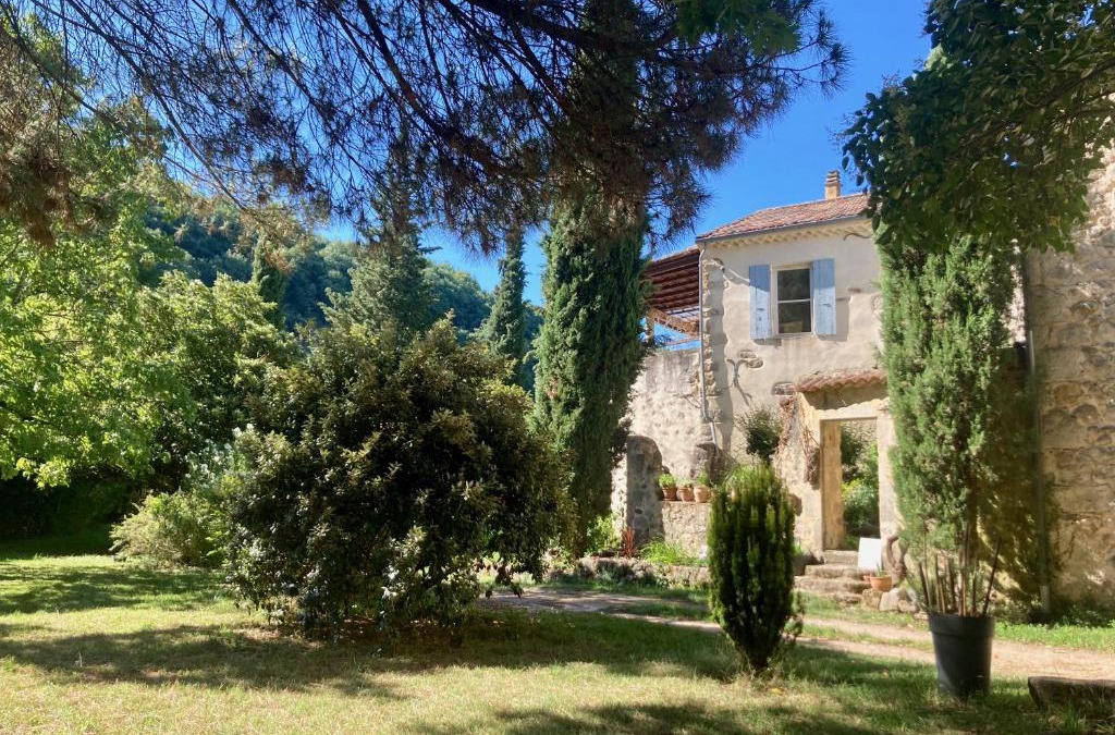 Brujas House | Batîsse le Moulinage du Luol avec parc arboré