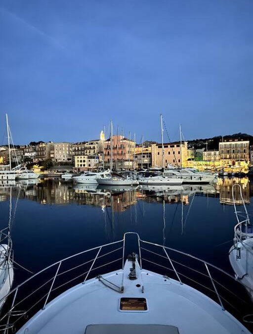 Grand Valinco Boat Rental | Bateau Vedette 14 mètres