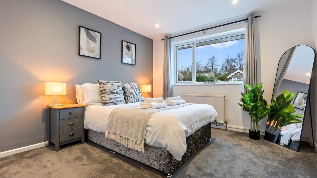 Newton St Loe House | Bath Hideaway | 2BR + Hot Tub