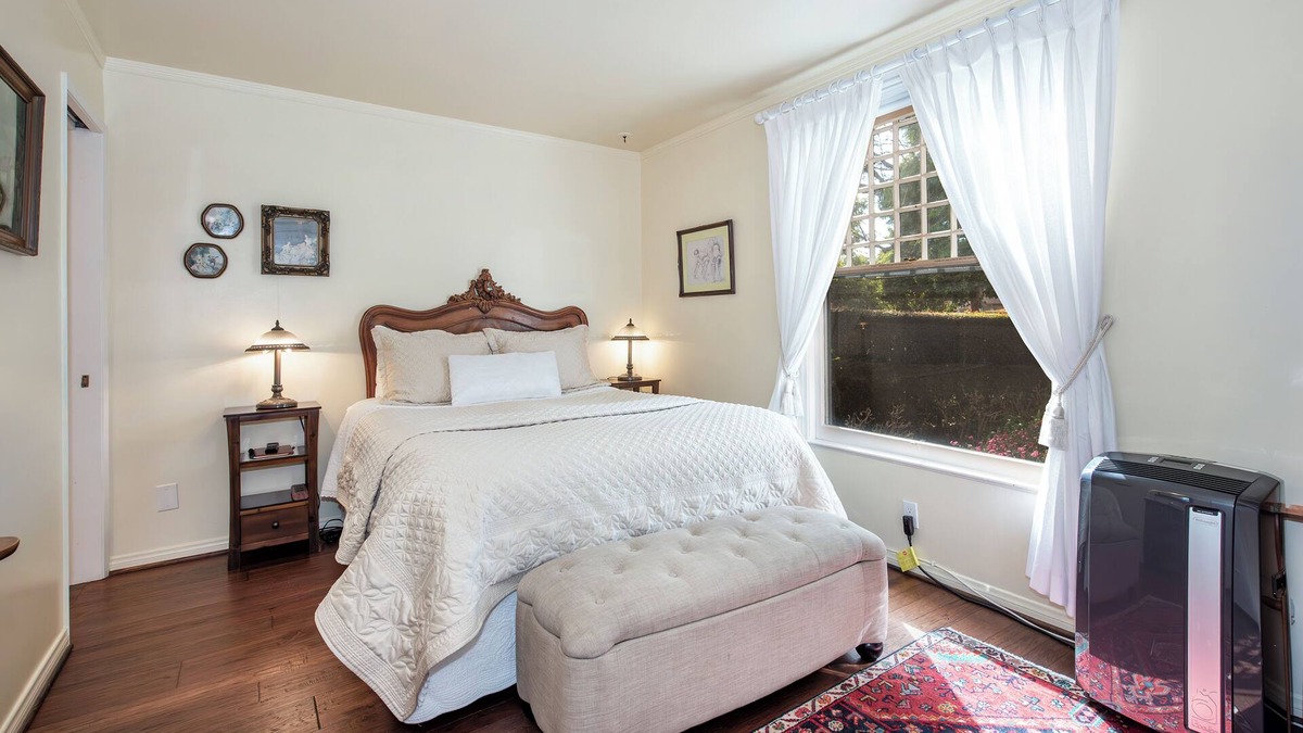 Oak Park Bed & Breakfast | Bath Street Inn B & B