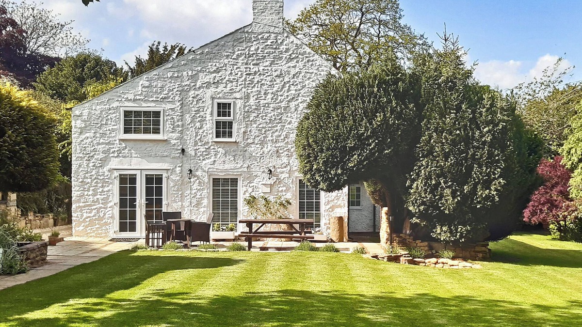 Palterton Cottage | Bathurst Cottage is a delightful three bedroom detached cottage.