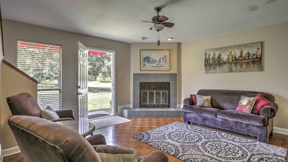 Westminster House | Baton Rouge Townhome w/Pool Access - 7 Mi to LSU!