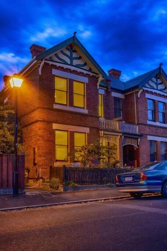 Battery Point House | Battery Point Village - Stunning Large Home