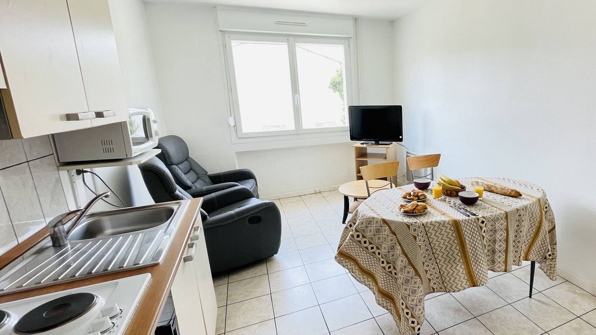 Forges-les-Bains Apartment | Baudelaire: Apartment 300 metres from the thermal baths