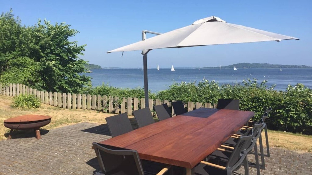 Lauterbach House | Bauhaus house on spacious grounds with a private water access