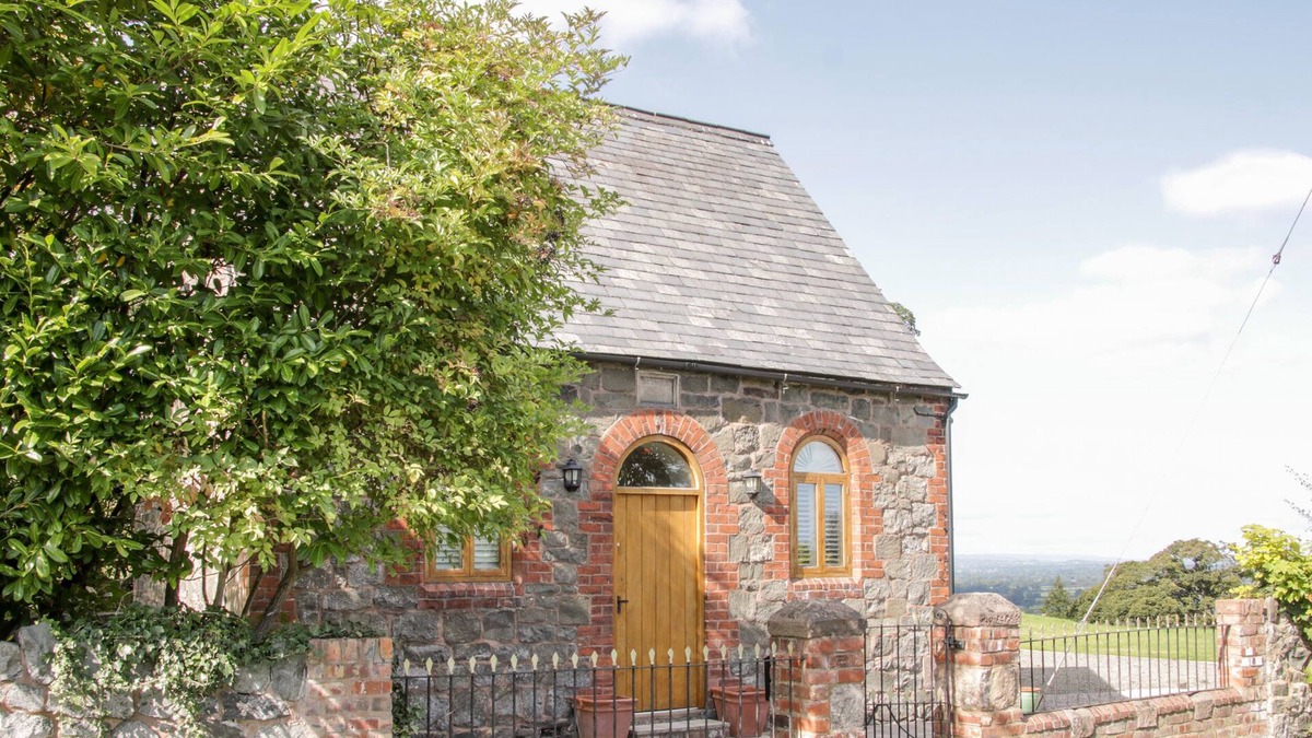 Crew Green Cottage | BAUSLEY CHAPEL, romantic, character holiday cottage in Halfway House