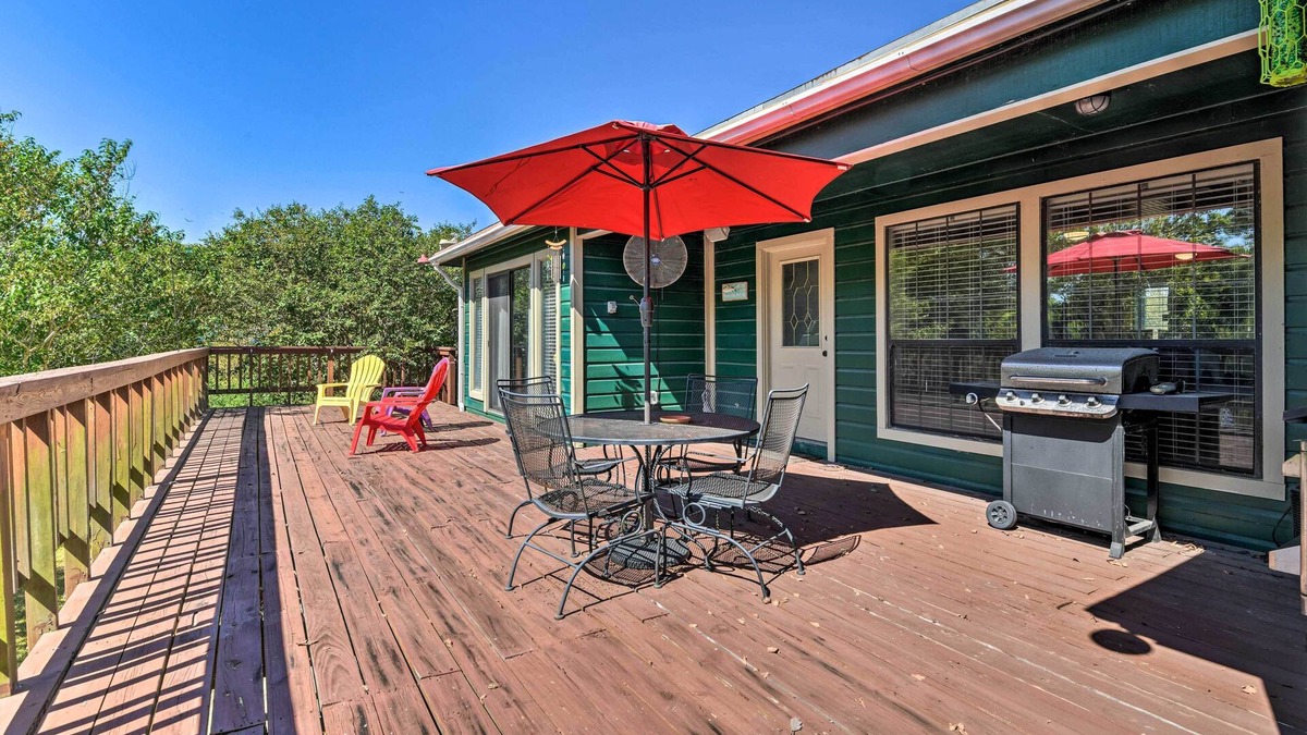 Long Mott House | Bay Access & Dock: Riverfront Tivoli Escape