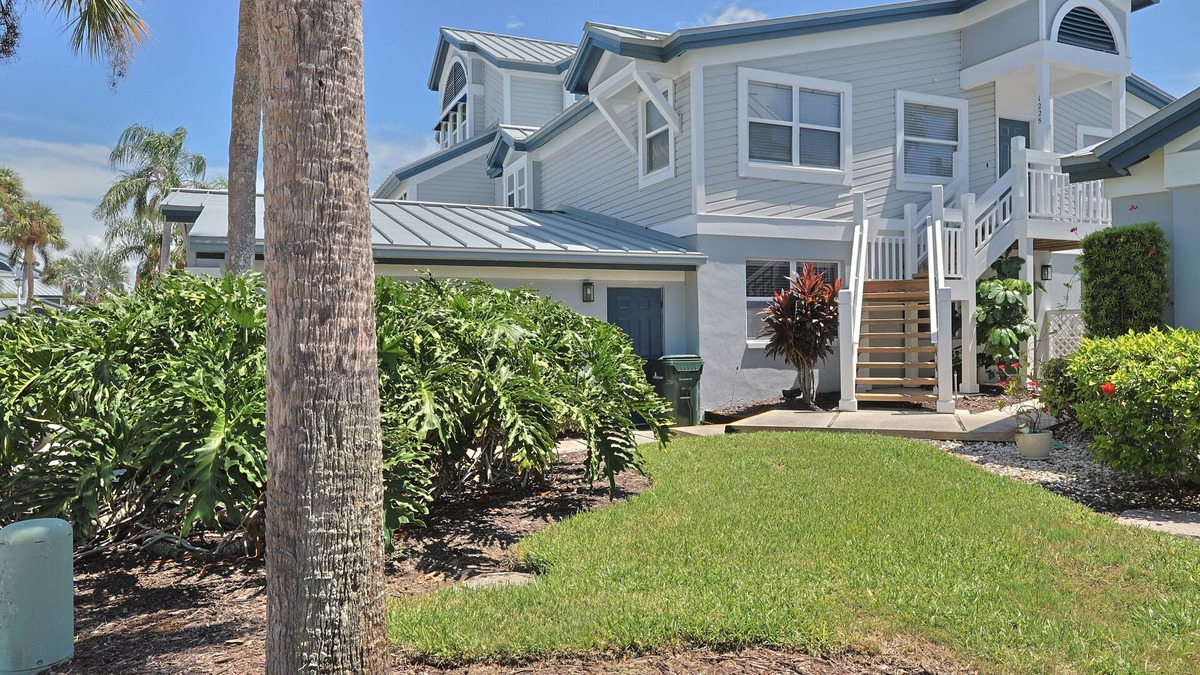 Siesta Key Condo | Bay Breezy condo with Beach access