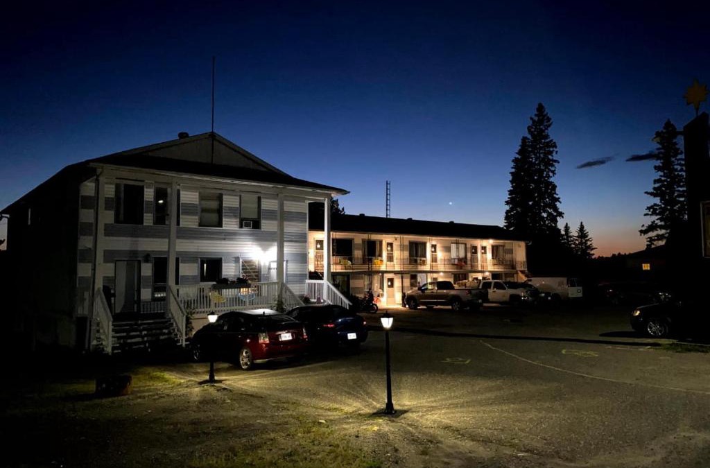 Timiskaming District Hotel | Bay Lake Inn - Frontiersman Motel