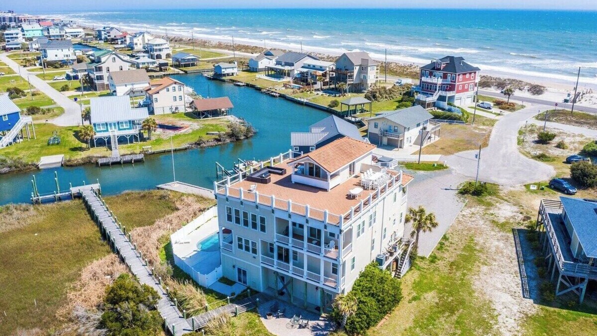 Sneads Ferry House | Bay Manor - Top tier home with everything to offer - Private Pool - Roof Top hot tub