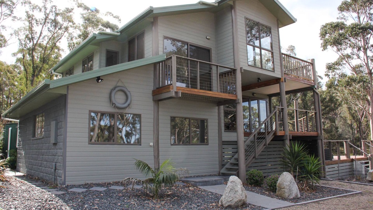 Binalong Bay House | BAY OF FIRES SEACRET Beach House in private bush acreage, with ocean views