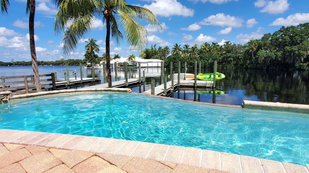 Fort Myers Shores House | Bay of Grace - A Boater's Paradise Fantastic Sunsets Close to I-75