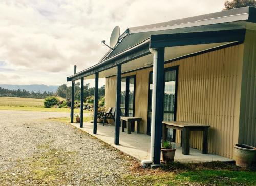 Haast Hotel | Bay Road Motels
