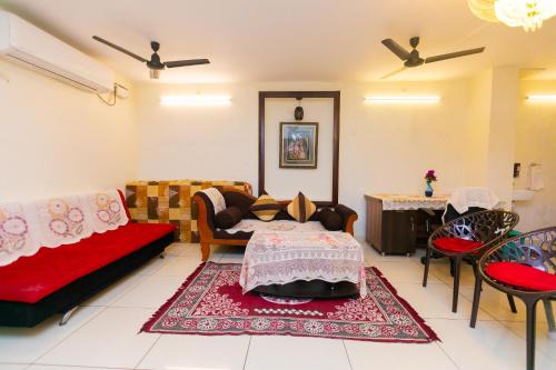 Heritage Town House | Bay Stays 2BHK Near Rock Beach