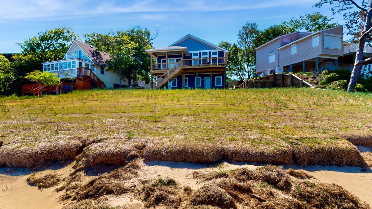 Colington Harbour Condo | Bay-view 1BR with outdoor shower and fishing access