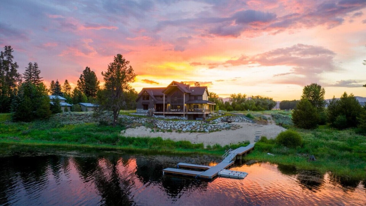 Donnelly Cabin | Bay View Base .