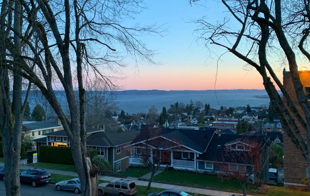North End Apartment | Bay View, Best Area, No Stairs, WD, 2 Baths, 2 Bedrooms, Balcony, View, 925sf