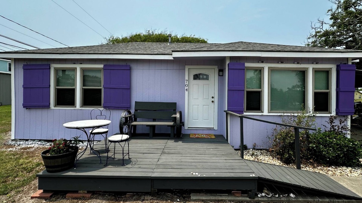 Long Mott Cottage | Bay view fisherman's cottage. Located in Seadrift, near Port O' Connor, TX.