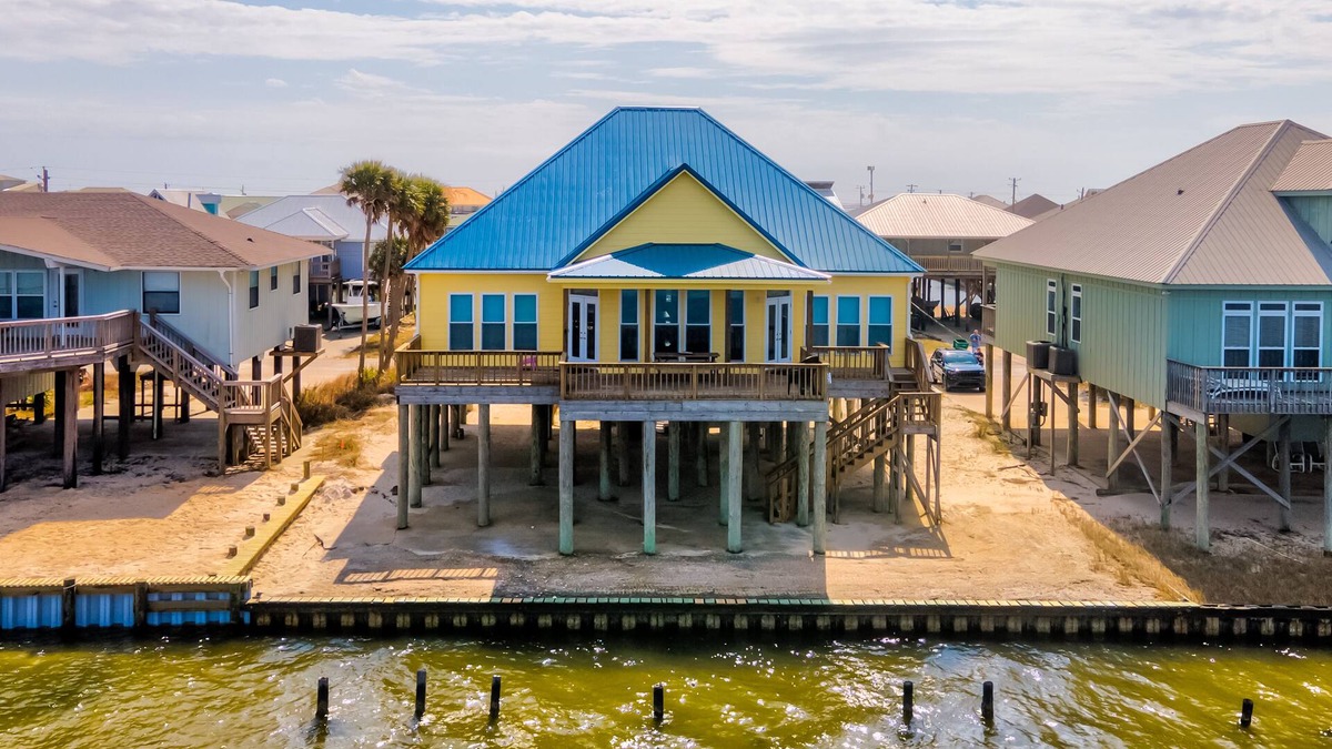 Silver Cay House | Bayfront, amazing views, waterside decking, close to everything! – Sunscape