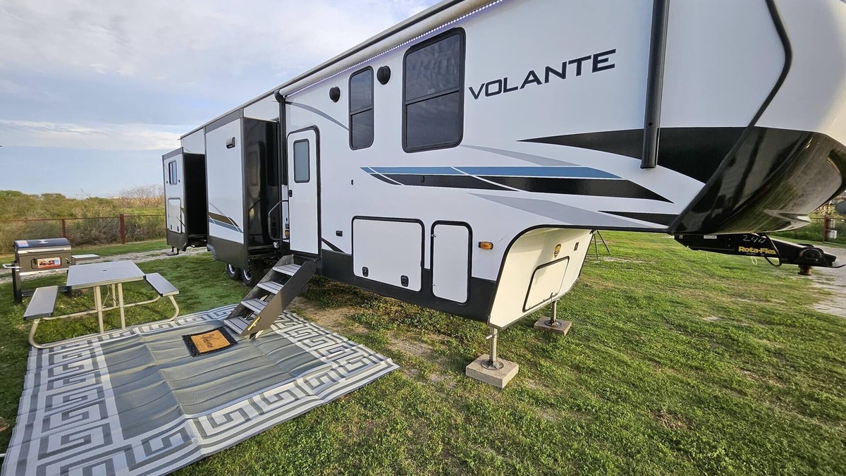 Port Bolivar House | Bayfront Bliss – Solitude 5th Wheel - Sleeps 6
