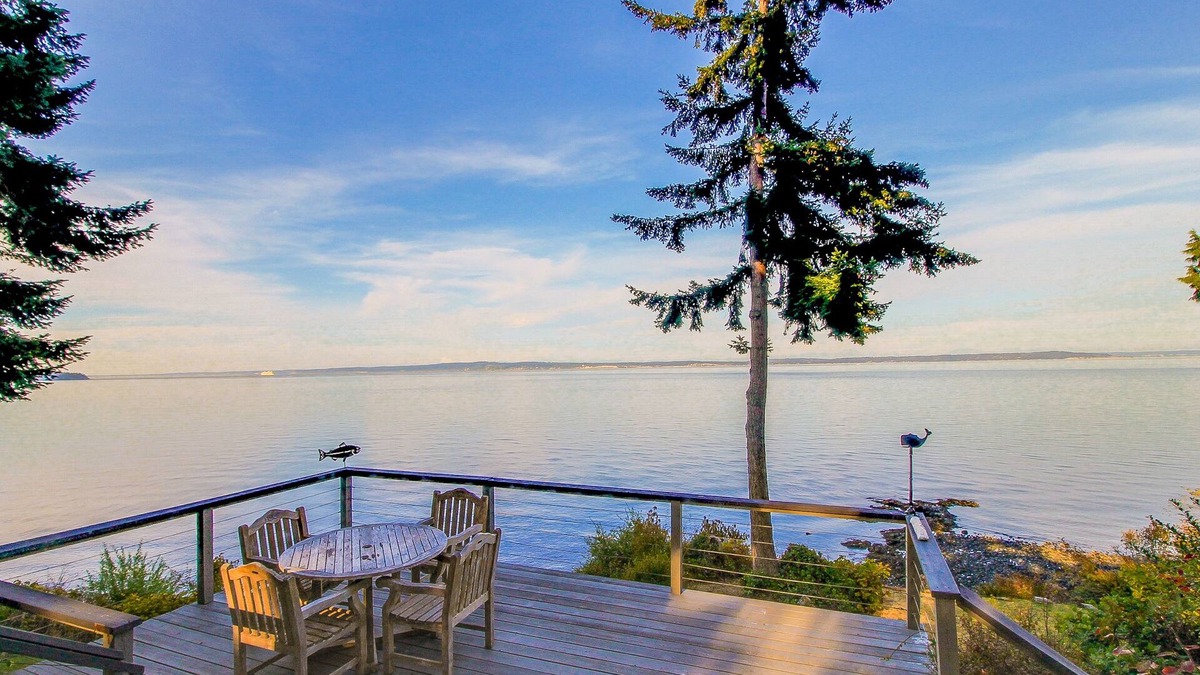 Port Ludlow Cabin | Bayfront cabin with beautiful natural surroundings boasts incredible ocean views