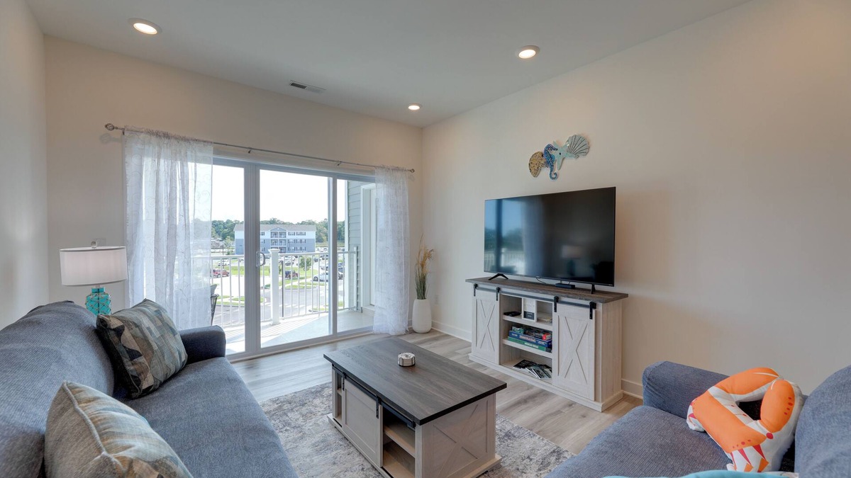 Love Creek Condo | Bayfront Condo w/Pool Access, Near Rehoboth Beach