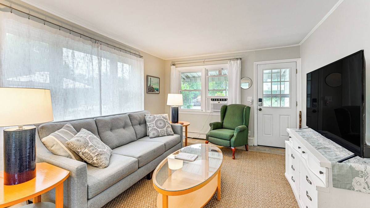 East Quogue House | Bayfront East Quogue Retreat w/Private Boat Dock