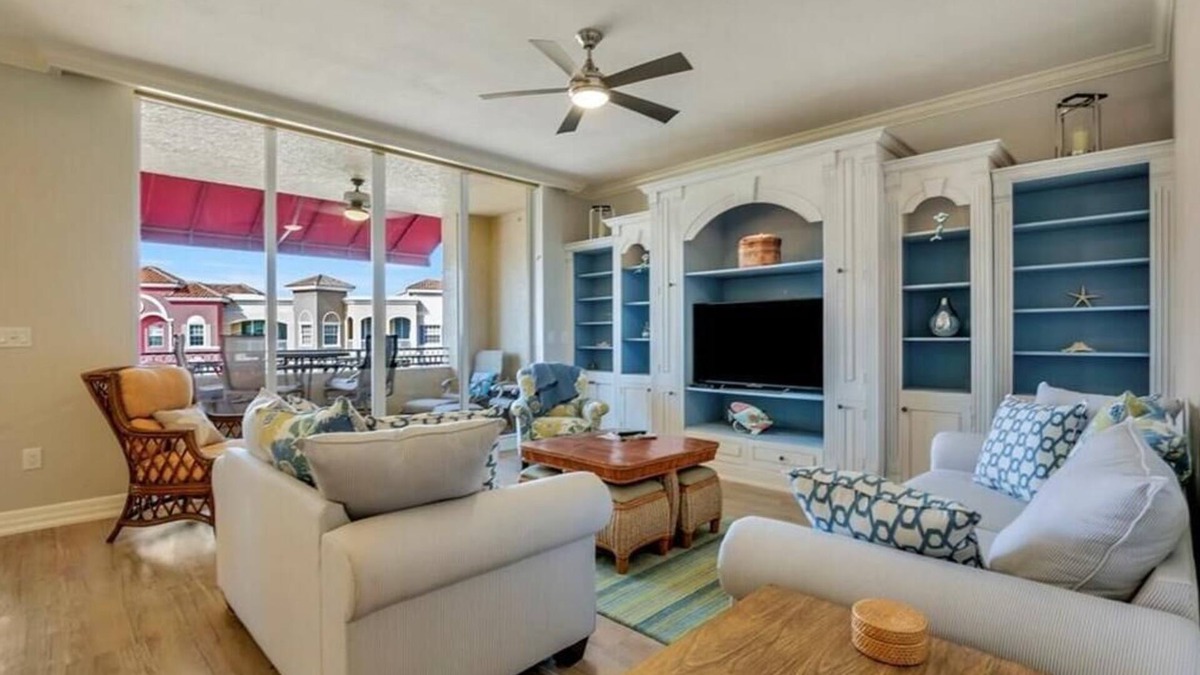 Redevelopment Area Apartment | Bayfront - Fifth Av., in the heart of Naples