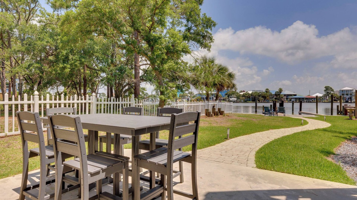 Indian Bay Condo | Bayfront Gem Near Fishing in Dauphin Island
