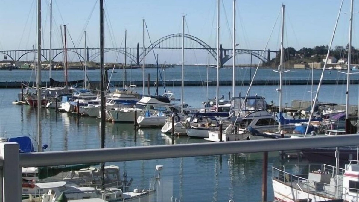 Historic Bayfront Condo | Bayfront Upscale Condo on the Oregon Coast in Newport