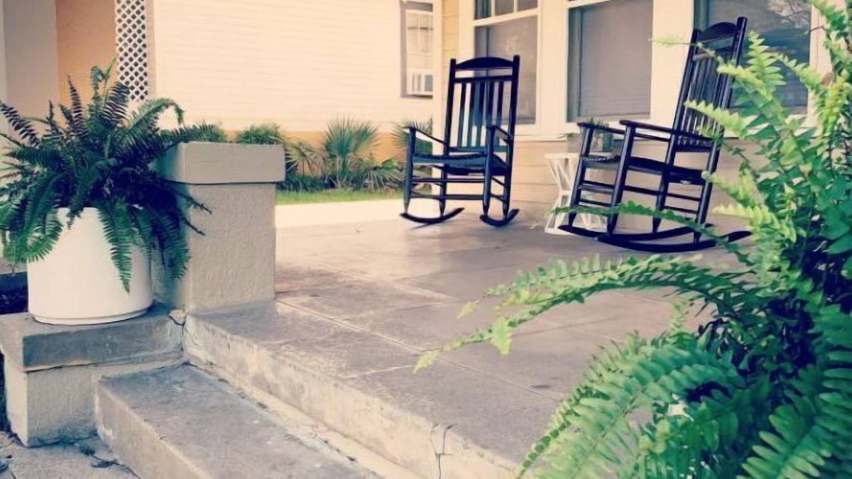 Waco House | Baylor Football Season Ready! Take TWO streets to Downtown & Magnolia Silos!
